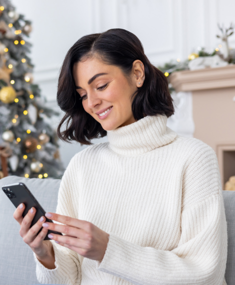 Un uomo e un bambino vivono un momento di gioia insieme a 1Mobile
